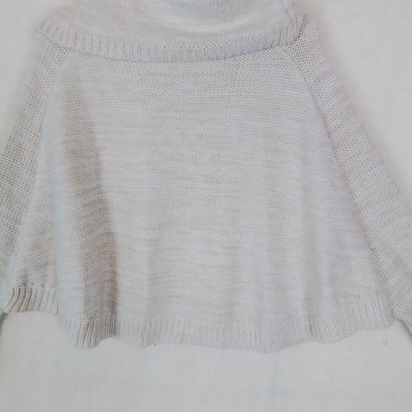 Girl's Oversized Dolman Sleeve High Waisted Knit Sweater Size Medium in Beige - Picture 8 of 10